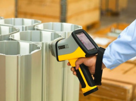 Können chemische Lösungen und Magnete verwendet werden, um die Echtheit von Verbindungselementen aus Edelstahl schnell zu erkennen?